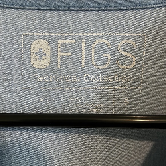 FIGS Scrub Top. Size Small - Picture 4 of 4